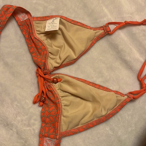 Bikini - Picture 3 of 3